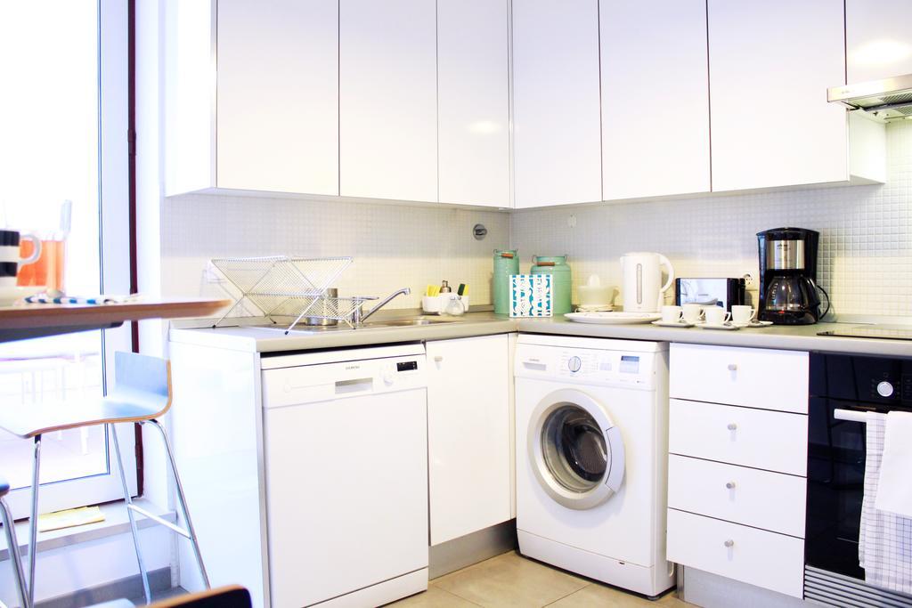 Joivy Modern 1-bed With Terrace, Moments From Sao Bento Palace Apartment Lisbon